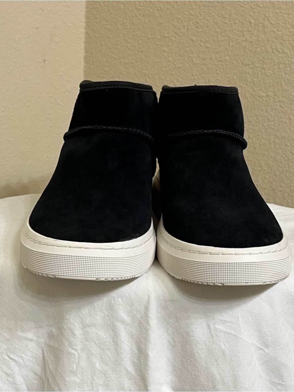 UGG Alameda Mini Boots Black Size 7 New Without Box or Tags